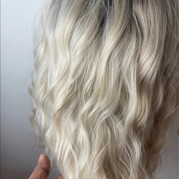 - 💫 18” PLATINUM BLONDE BROWN ROOTS WAVY LACE FRONT WIG * NEW* - Picture 8 of 11